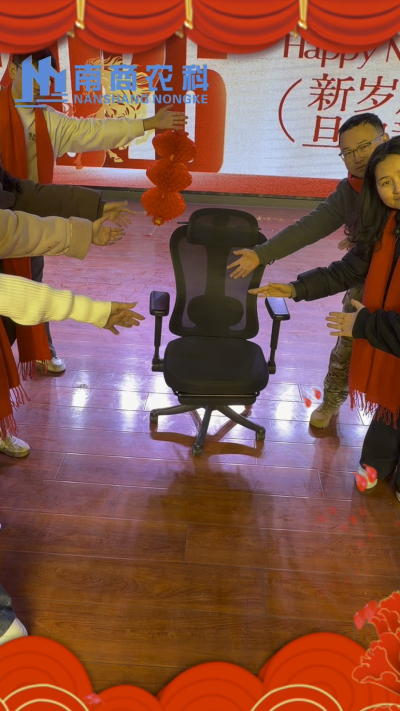 🎇 元旦快乐，温暖相伴 🎇时光匆匆，感恩 2025 年每一份支持与陪伴！从猪场到工厂，南商农科的成长，离不开每一位合作伙伴与家人的信赖！2026 年，我们将继续以贴心服务和硬核设备，陪您一路前行，养殖